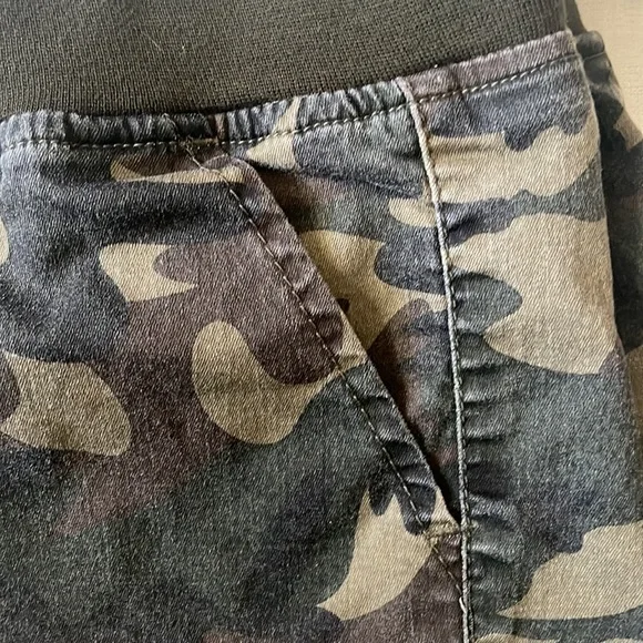 Camo Shorts - sz 11/12 - Picture 7 of 7